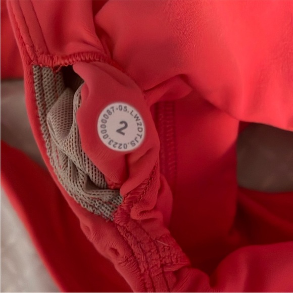 Lululemon Align V-neck Sports Bra - Lipgloss Size 2 - Picture 6 of 6